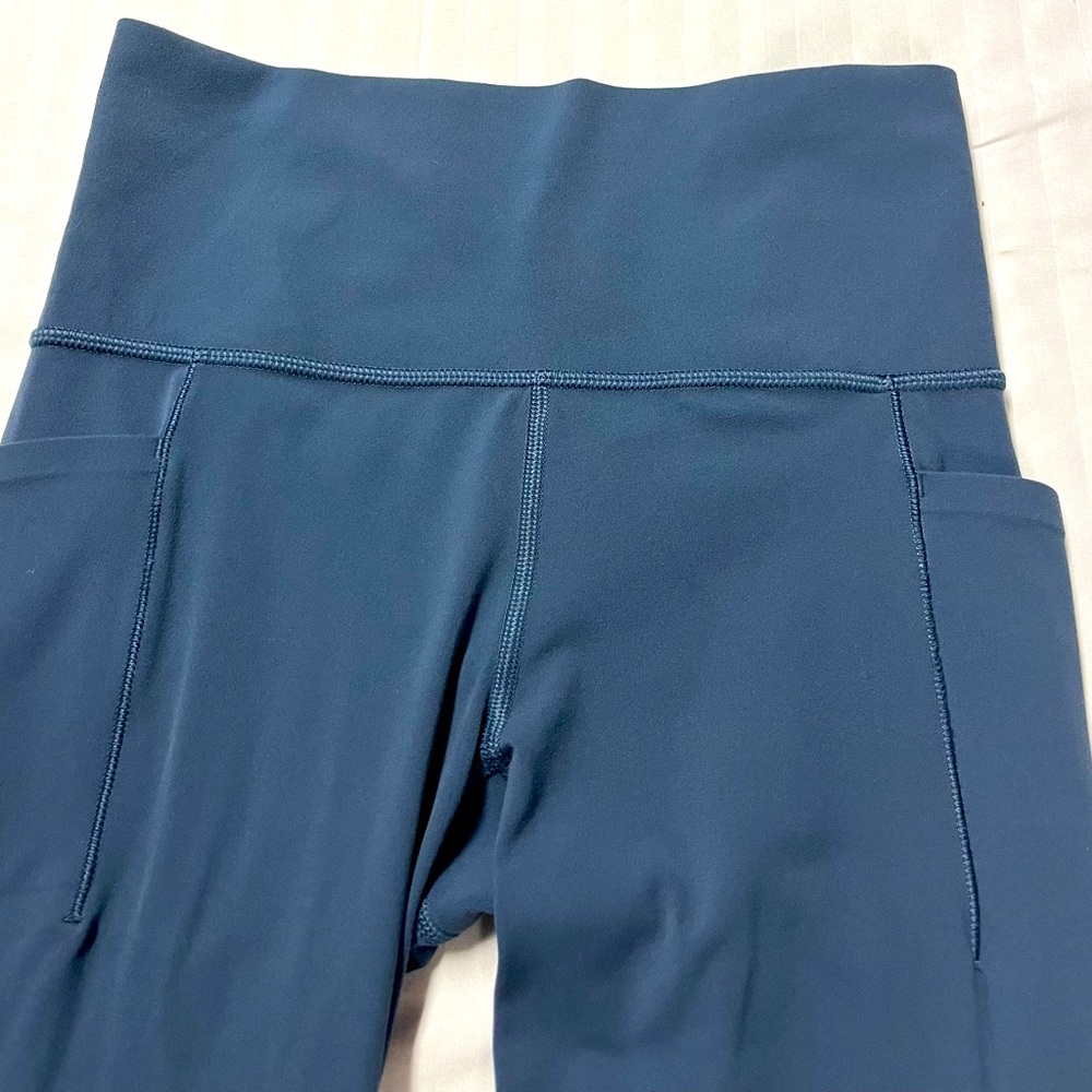 Athleta Salutation 7/8 Tight, XS
